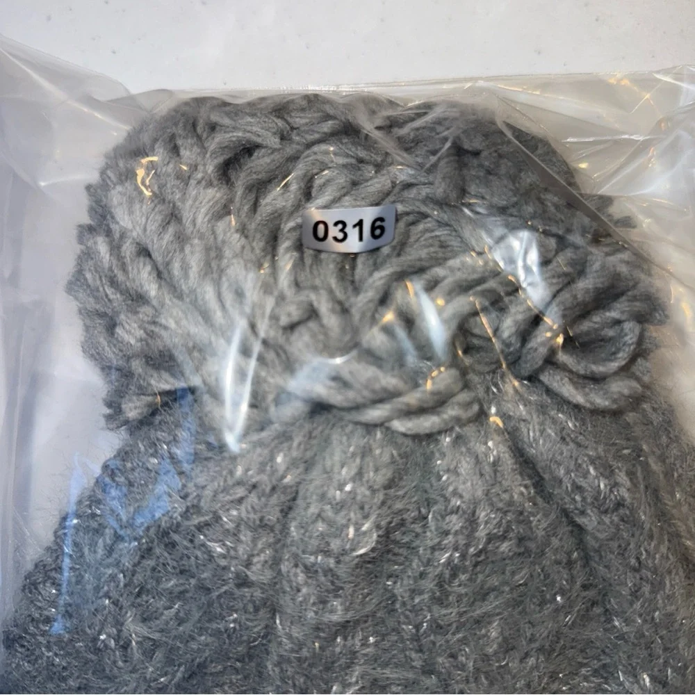 Children’s Place Winter Hat‎ NWT Gray Pom On Top Lg/xl